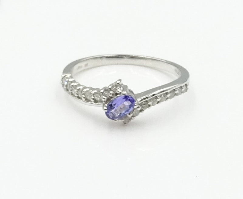 9ct white gold Tanzanite and Diamond ring 1.83gr